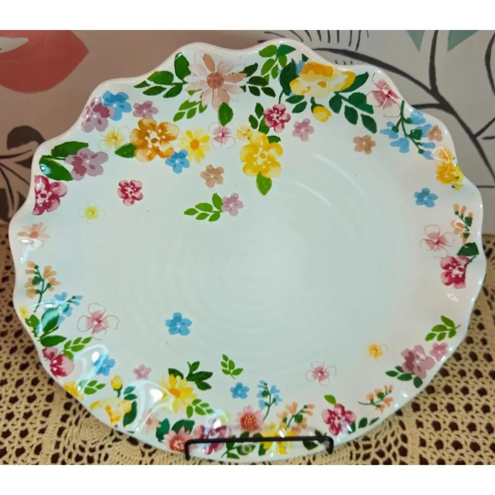 NWT Set of 4 Beautiful Floral Pattern Ruffled Dinner Plates by The Spring Shop
